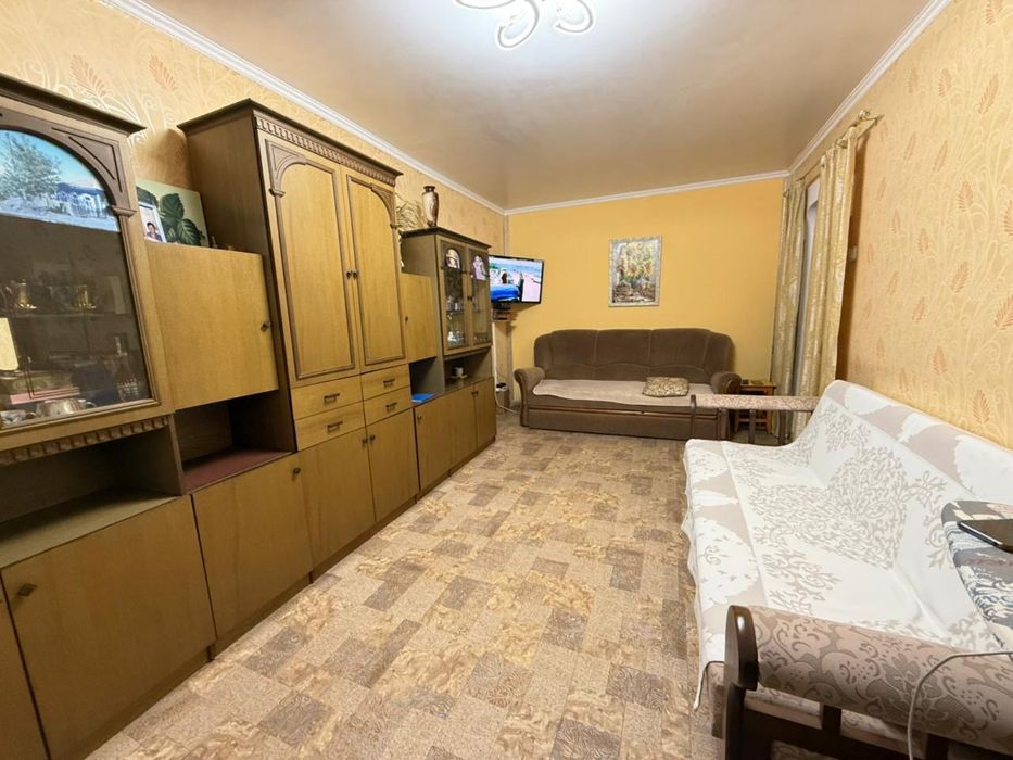 Продам 2 комн квартиру . Ажар