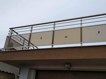 Алуминиеви парапети със стъкло