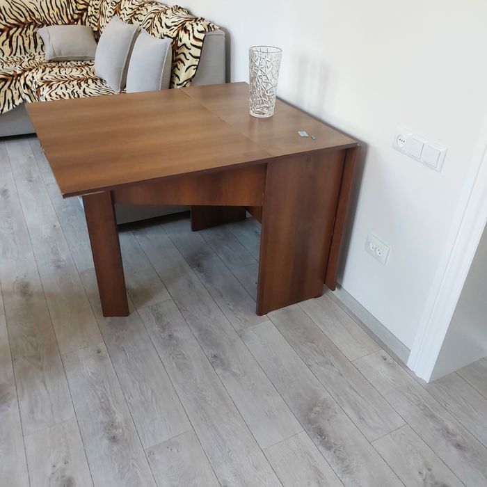 Стол книжка в хорошем состоянии.