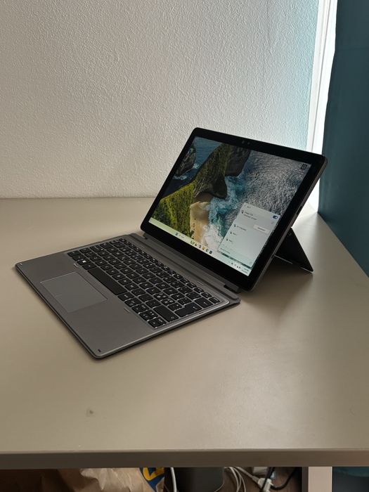 Laptop Dell 2 in 1 (Laptop si Tableta) 12,3 inch• windows 11• Procesor i5• 256 gb• touch screen• Usb C• taste luminate•