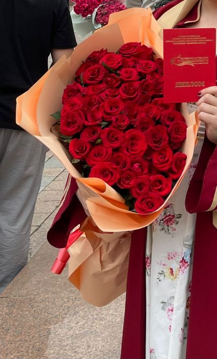 Цветы розы красный бүгін алынған срочно сатылады,5к ға беремін