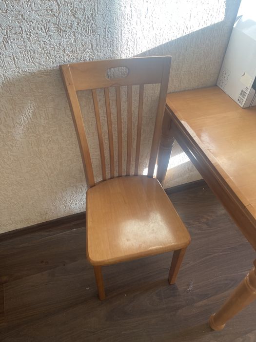 продам стол и 4 стула дерево