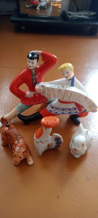 Форфоровые статуэтки