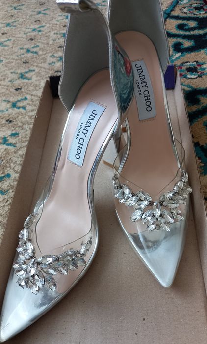 Туфли сотаман . Холати хали янги