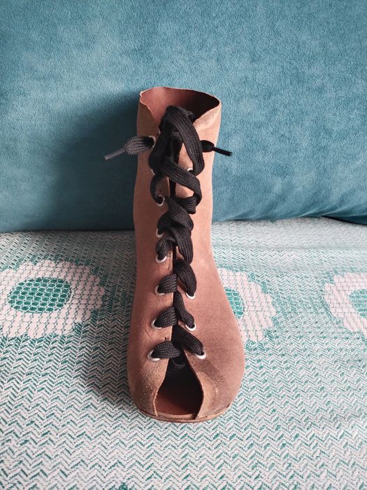 Фиксатор для голиностопного сустава отдам бесплатно