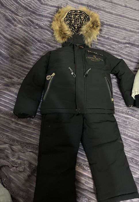 Продам 2 зимних комбинезона , 92-98