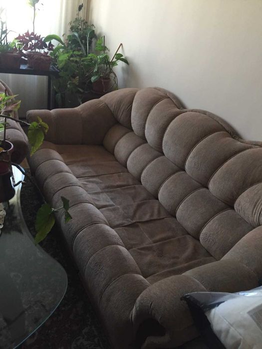 Мебели за хол-диван, два фотьойла и една табуретка.