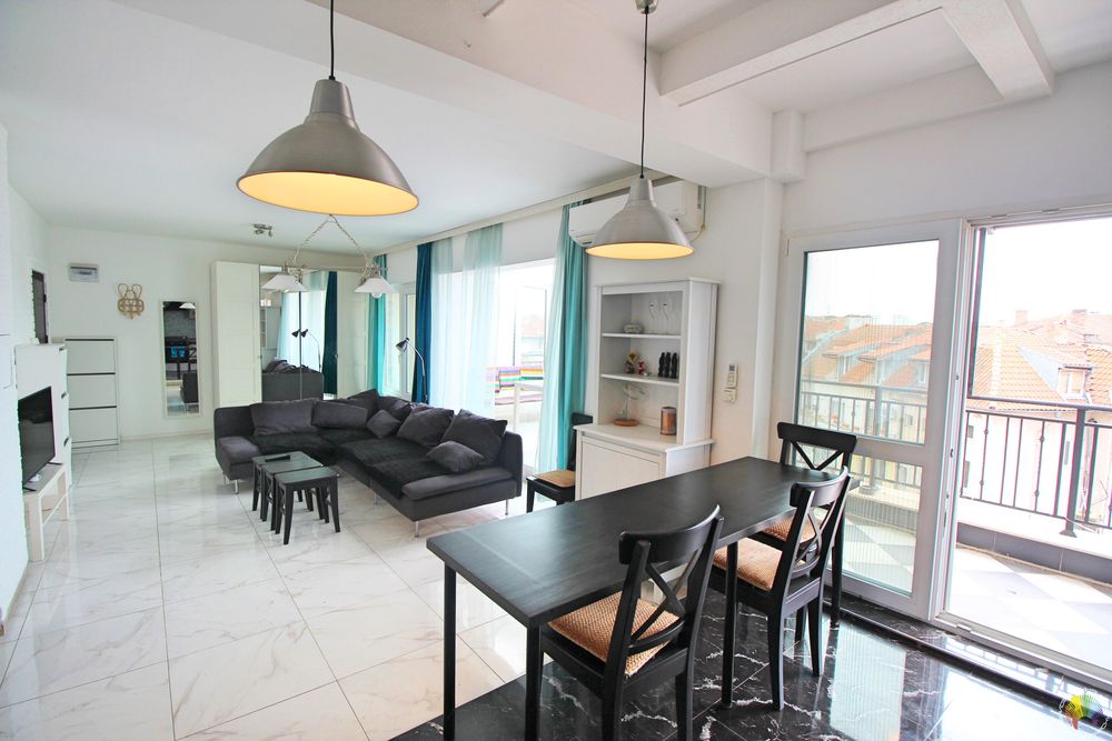 Дава се под наем Многостаен апартамент в Бургас, Център - 150 кв.м за 1200 € - Снимка #5