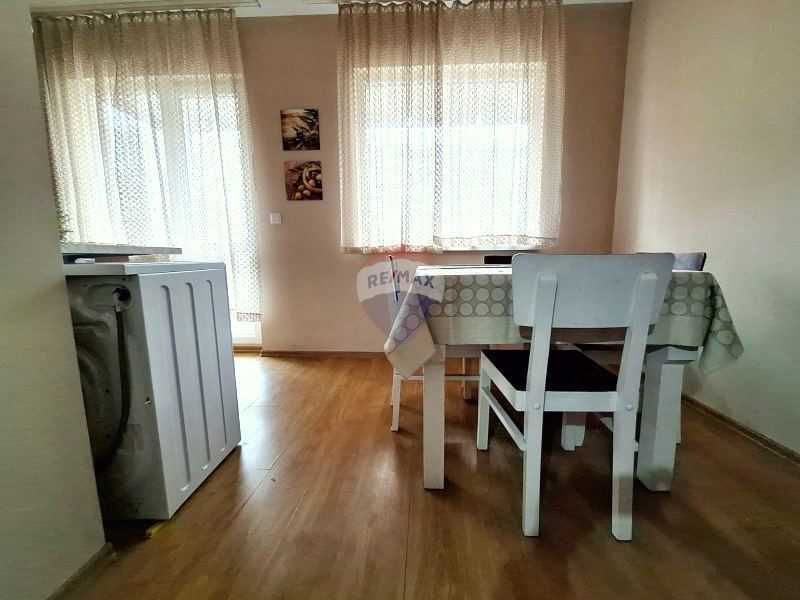 Дава се под наем Четиристаен апартамент в Варна, Център - 98 кв.м за 508.47 € - Снимка #2