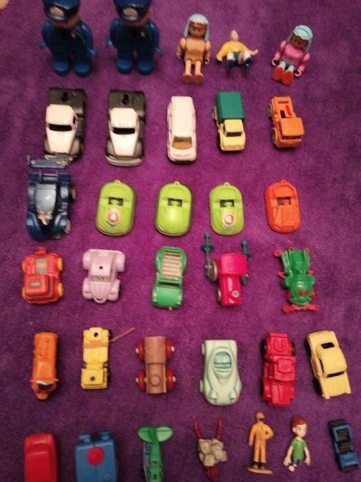 Игрушки, машинки, человечки