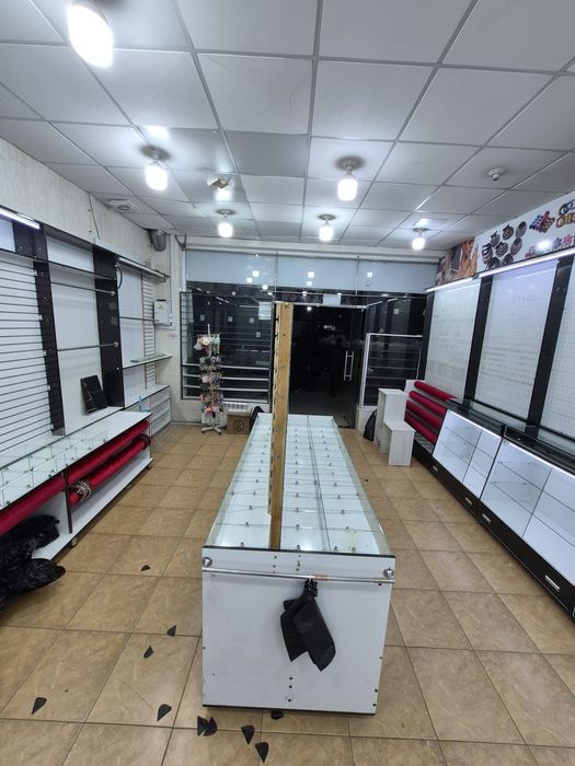 Srochna sotiladi. Dukon uchun tayor vitrena arzonga bervoramiz