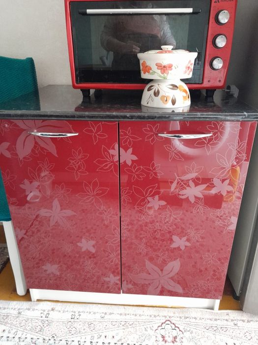 Продам кухонный  гарнитур из 6 предметов