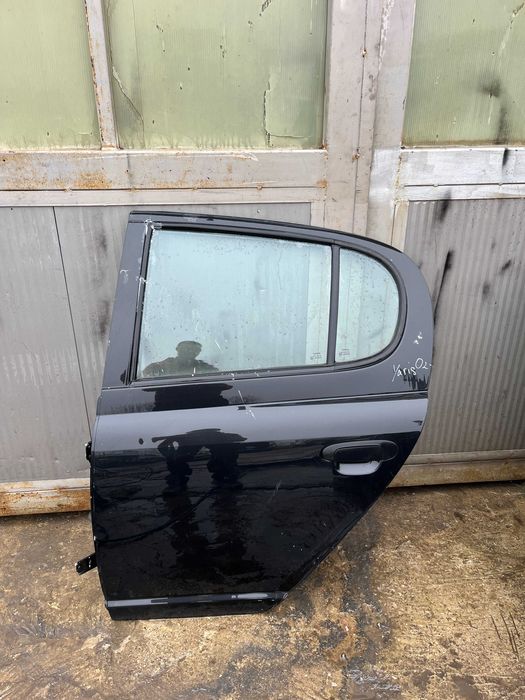 Врата Toyota Yaris 02-