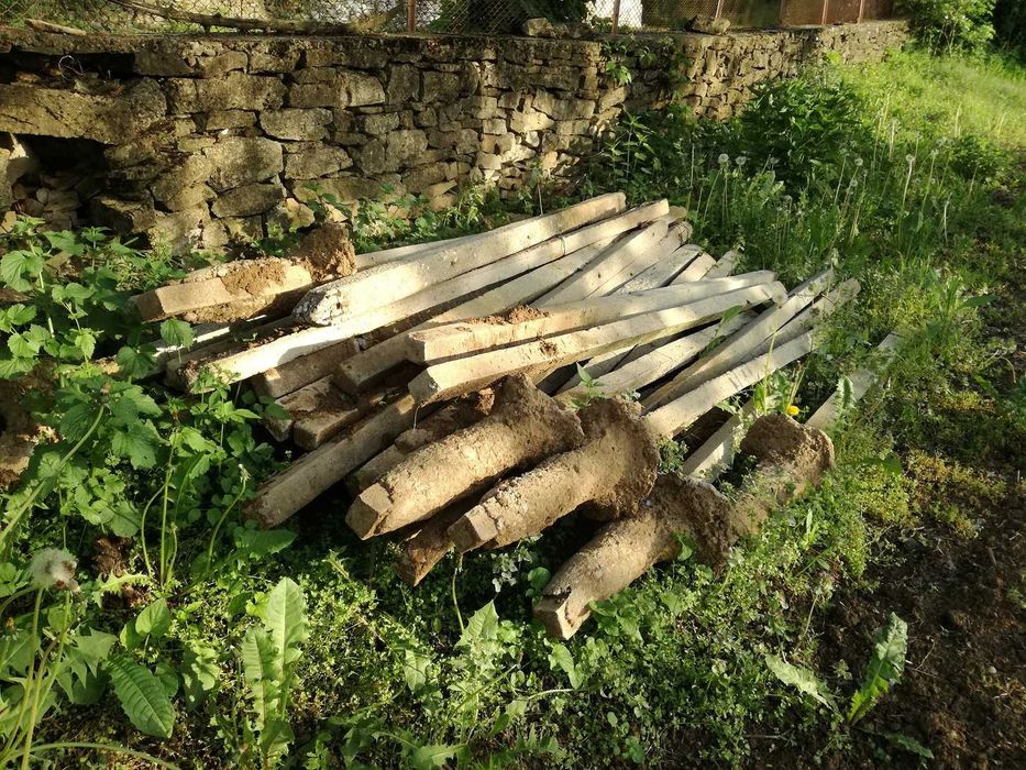 пречупени бетонни колове (здравите се продадоха) - цена на бройка