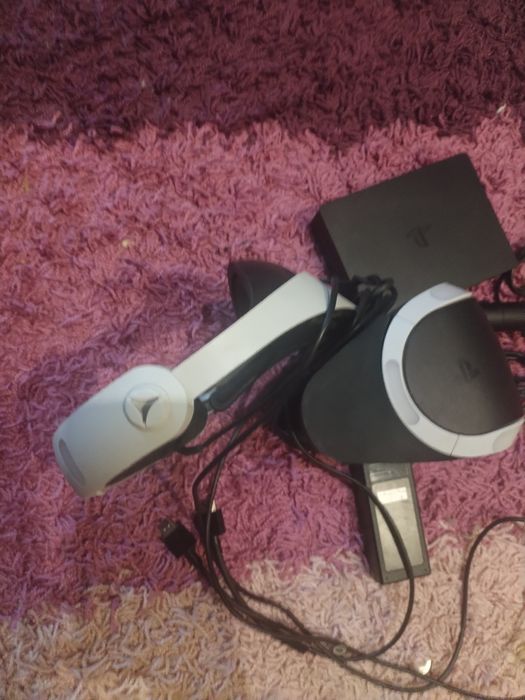 Vând PlayStation VR