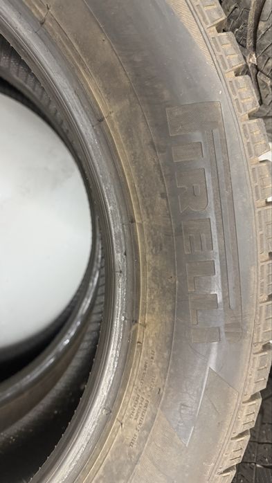 Продам всесезонные шины Pirelli, липучка.