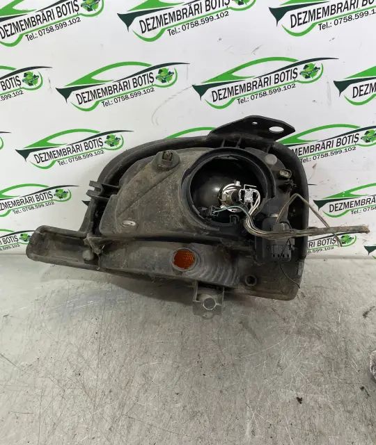 Far dreapta Renault Kangoo 2002 1.5 dCi MT (65 hp)