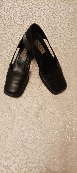 Женская кожаная обувь.