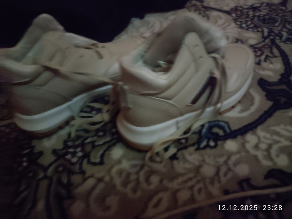 Кроссовки женские зимние