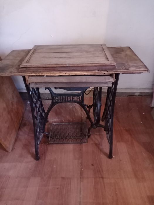 Швейная машинка Зингер