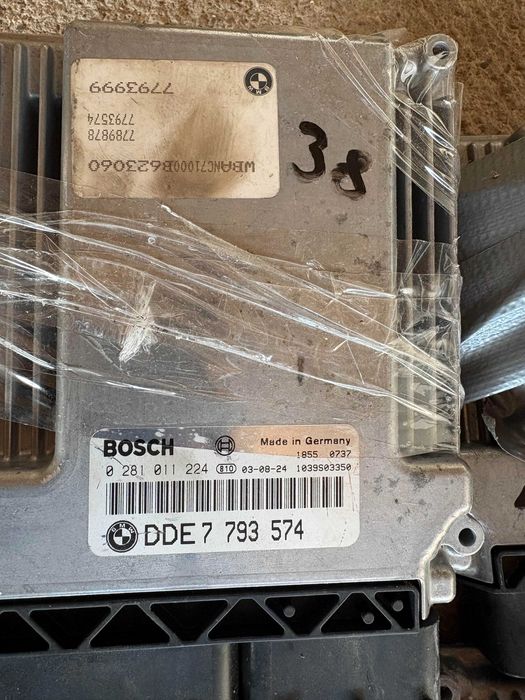 Компютър моторен еку ecu електронен блок двигател бмв е60 530д 218кс