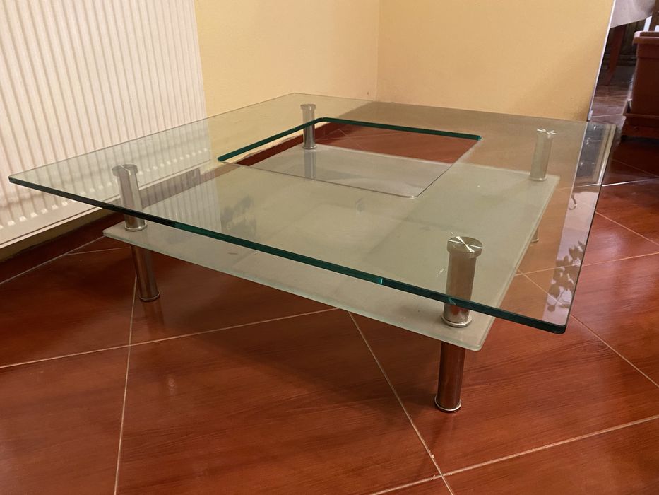 Masă din sticlă,salon
