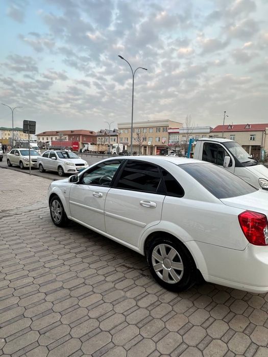 Laseti sotiladi 2011 yil