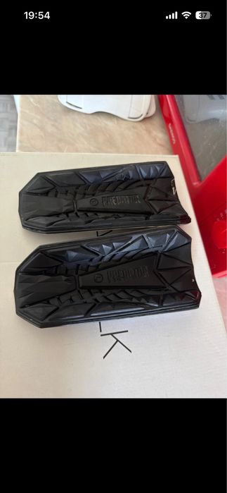 Aparatori de fotbal adidas am 4 perechi ca noi