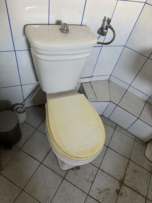 Lichidare obiecte sanitare – cadă, chiuvete, WC, oglinzi – prețuri avantajoase