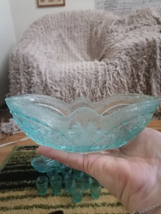 Посуда стеклянная. Рюмки, салатницы и кружечки.