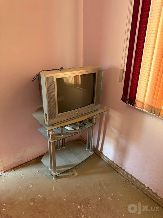 Телевизор с подставкой