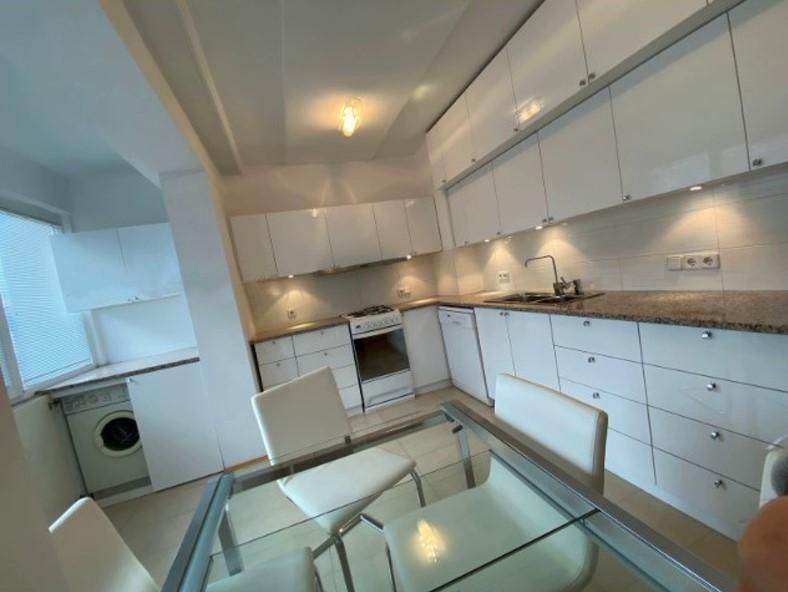 Дава се под наем Тристаен апартамент в София, Красно село - 82 кв.м за 650 € - Снимка #1