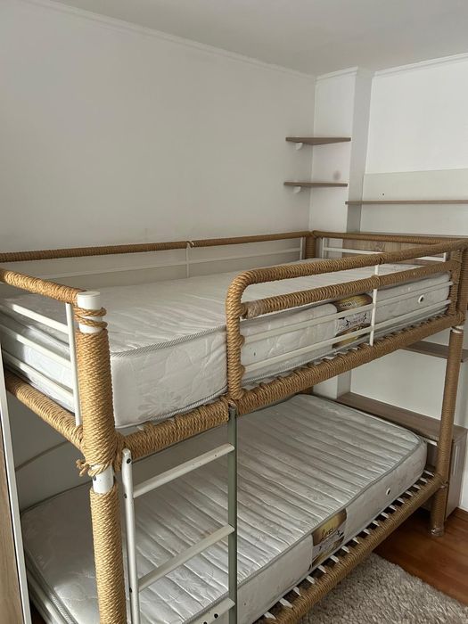 Vând pat supraetajat,