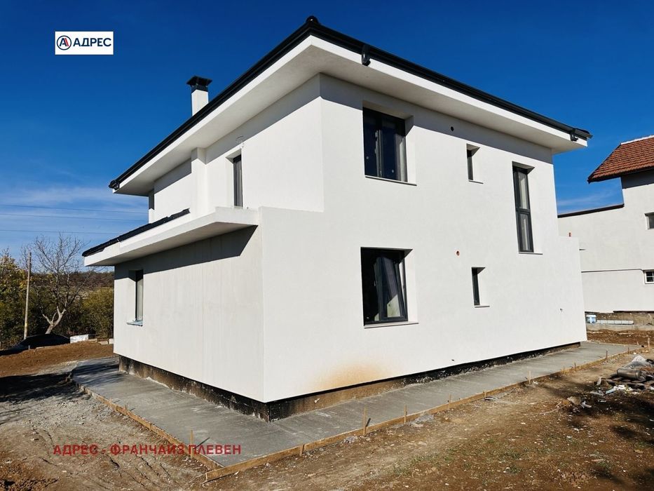 Продава се Къща в с. Гривица, Област Плевен - 180 кв.м за 675 €/кв.м - Снимка #2