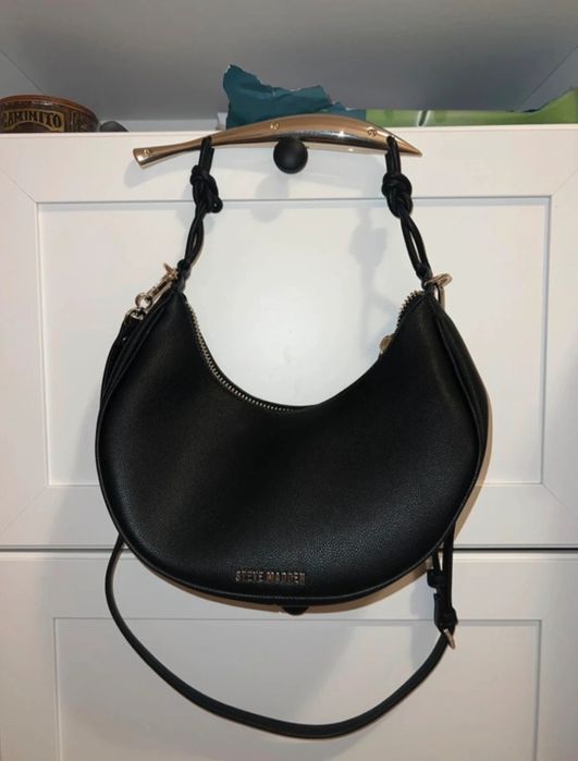 geanta neagra steve madden de mana