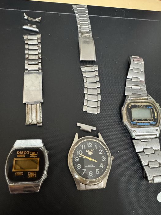 Часовници: Sanyo, Poljot, Disco, Seiko, Levis