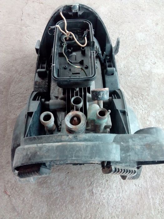 Срочно продаю карчер не рабочий на  запчасти или на вастоновлен я