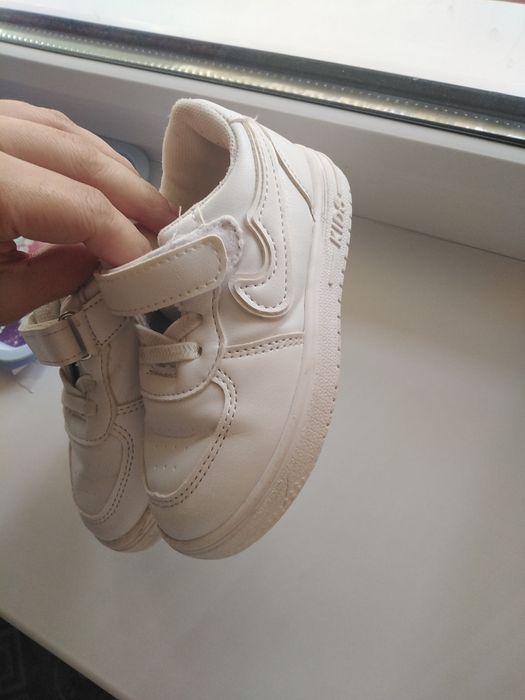 Кроссовки белые 23 р