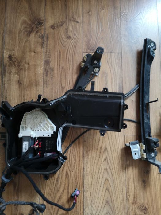 МЕХАНИЗЪМ ел.стъкала от лява задна врата за seat leon 1P 2006г.