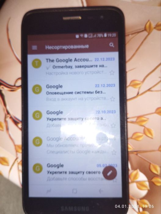 Telefon satiladi jagdayi jaqsi korobka dok bari bar