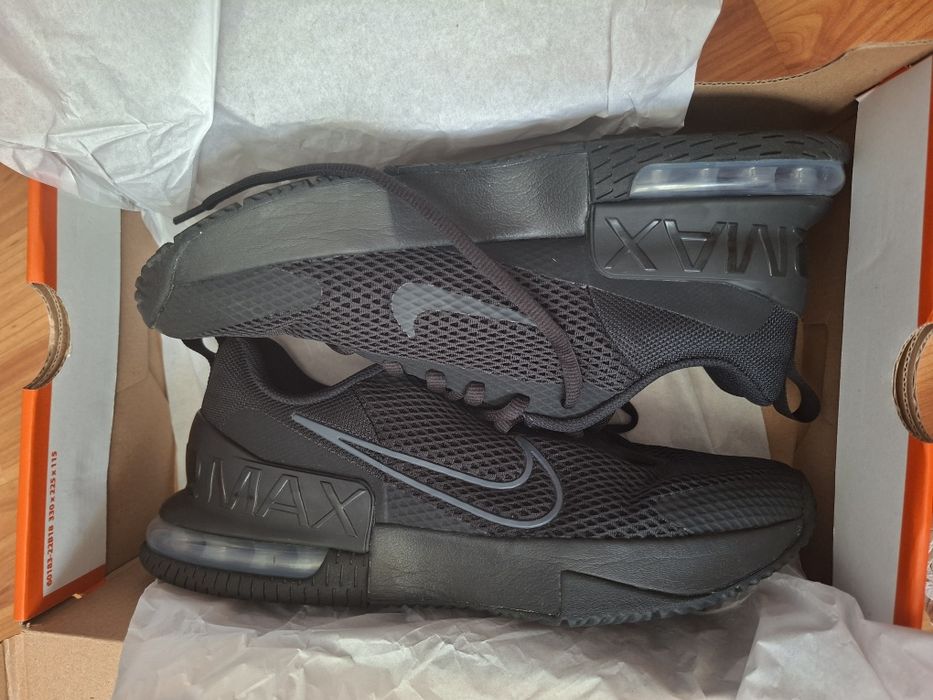 Vând adidași nike air max