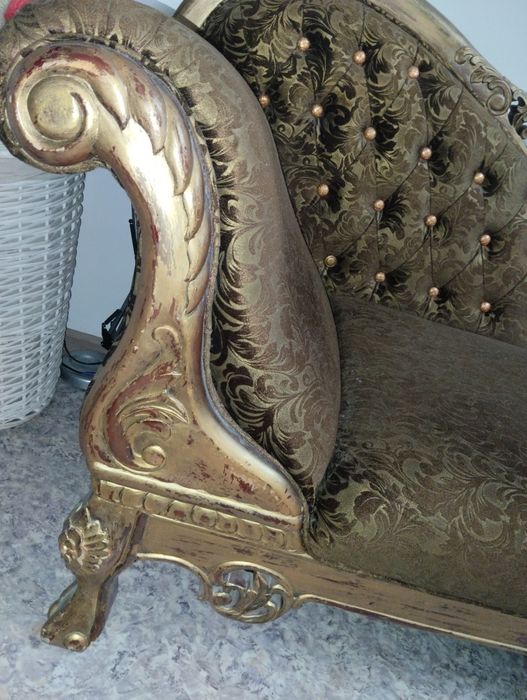 Продается диван для гостиной