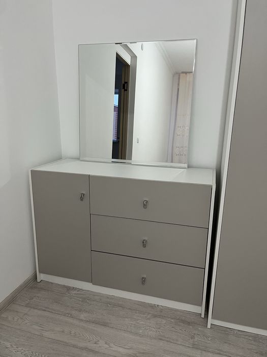 Комод с зеркалом