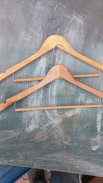 Продам вешалки для одежды.
