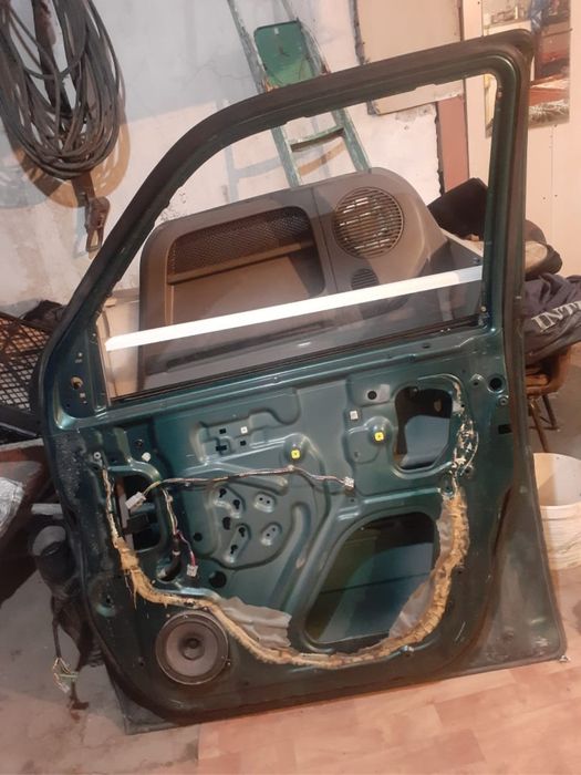 Дверь зеленная "Хонда степ вагон"