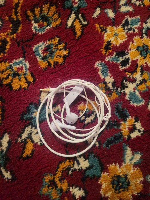 Продам проводной наушник