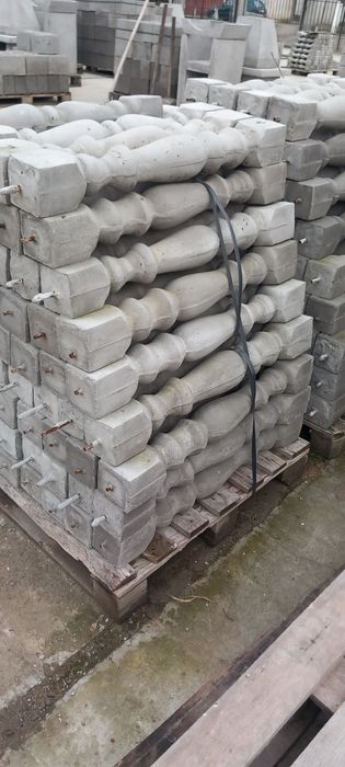 Vând stâlpișori beton