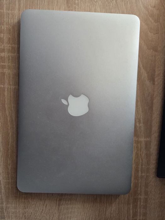 Macbook Air 11 inches 2015 i5 4gb Ram 128gb Ssd Teius • OLX.ro