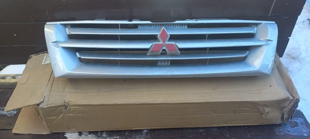 Grilă față de Pajero 3