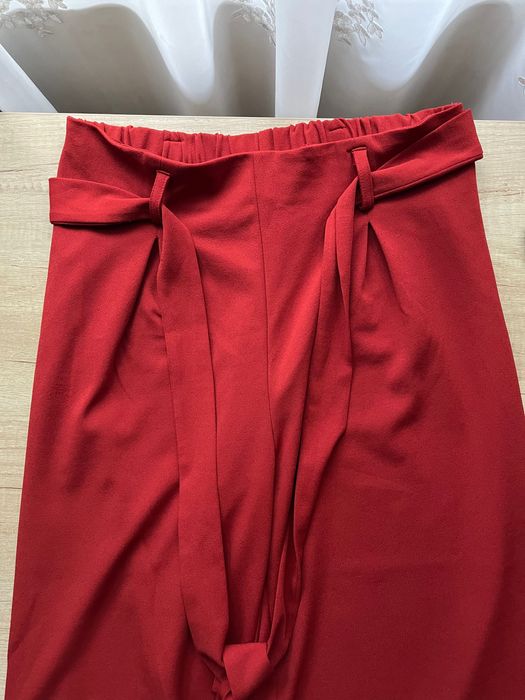 Vând pantaloni largi trei sfert